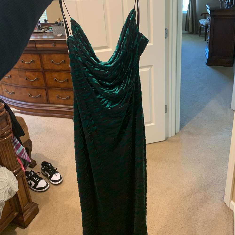 LEONY DRESS - EMERALD - Picture 6 of 13